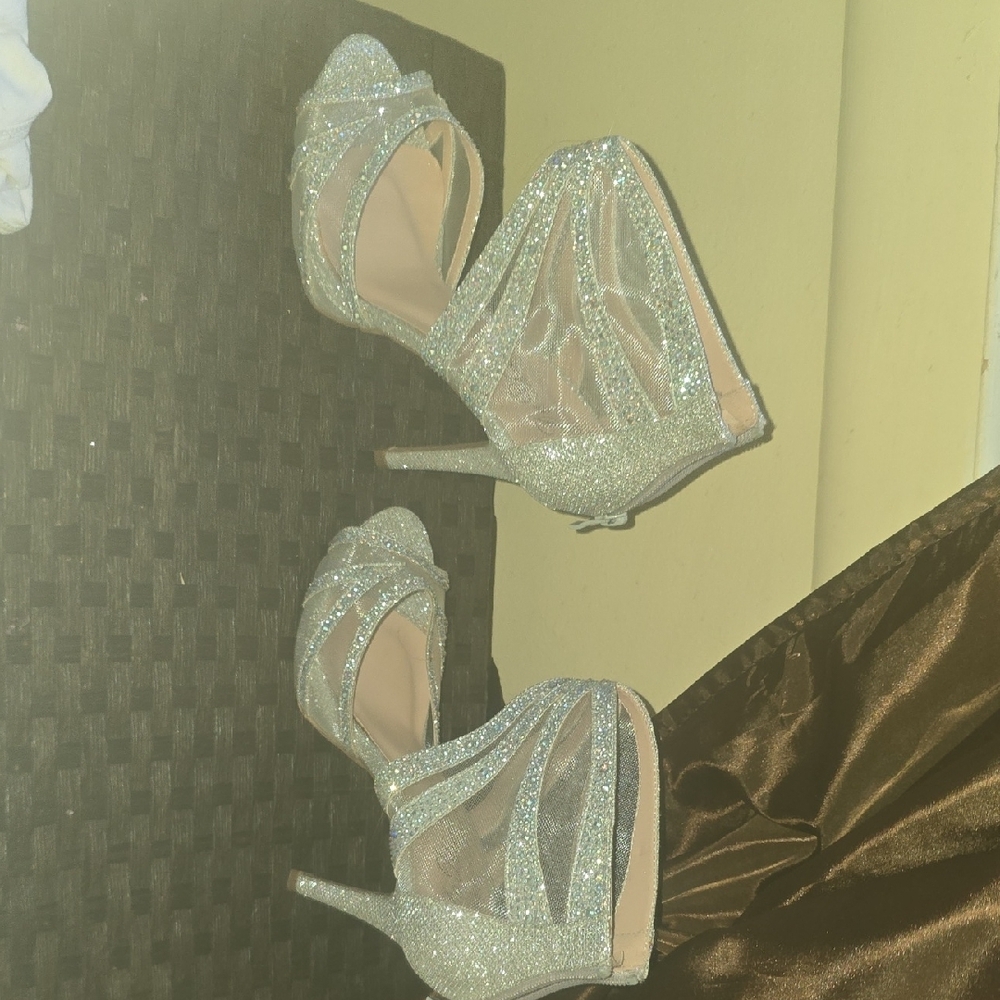 De Blossom Collection Silver Sparkle Heels - Picture 7 of 7